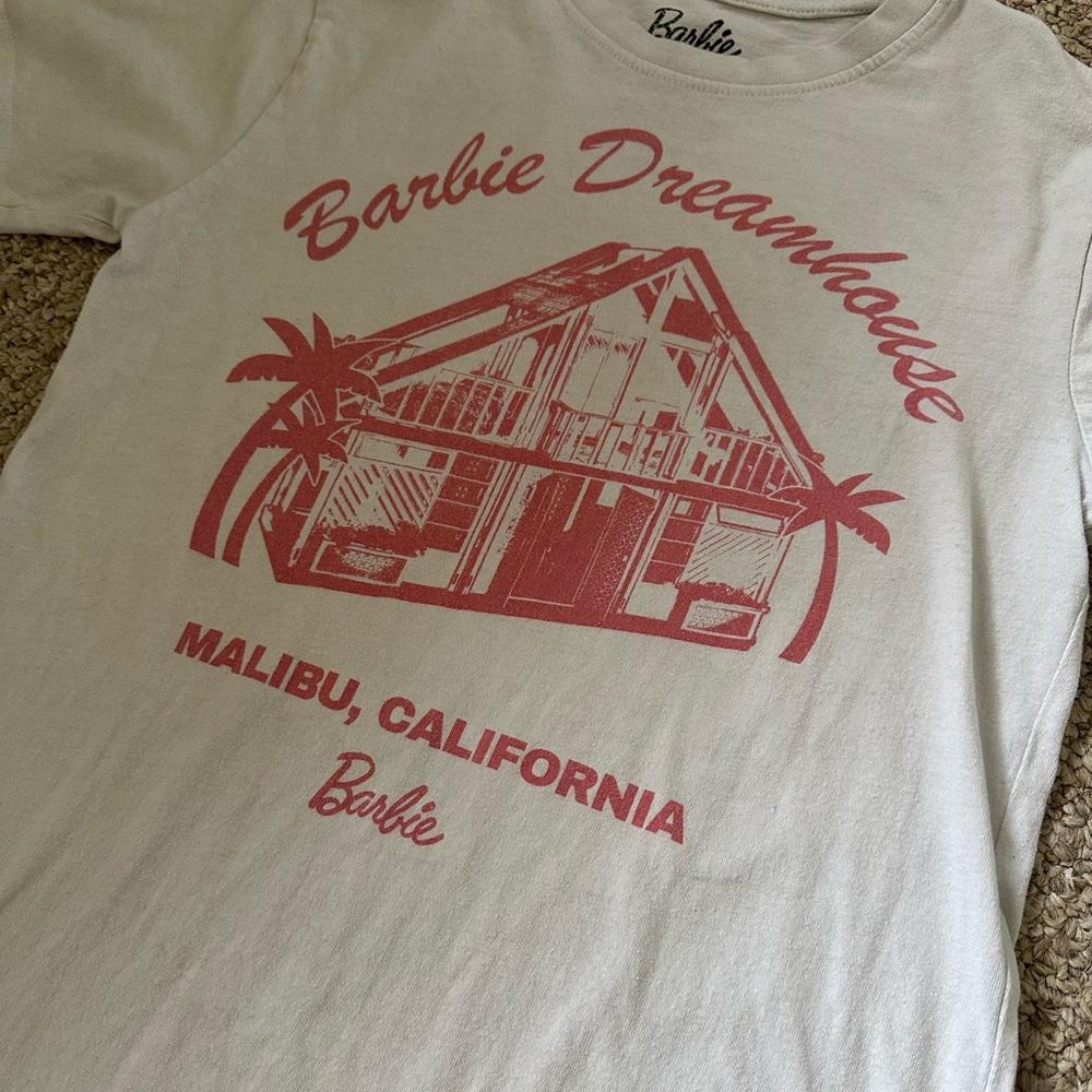 ✅3/$24 Barbie Dreamhouse Short Sleeve Graphic Tee - Picture 2 of 5